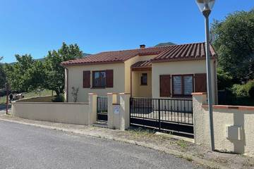 Location de vacances pour 5 personnes, avec terrasse et jardin à Montesquieu-des-Albères