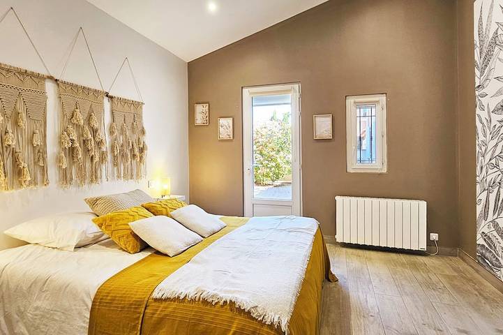 House with swimming pool for seasonal rental-Lubéron/ Saint- Saturnin- Lès- Apt in Saint-Saturnin-lès-Apt, Parque natural regional del Luberon