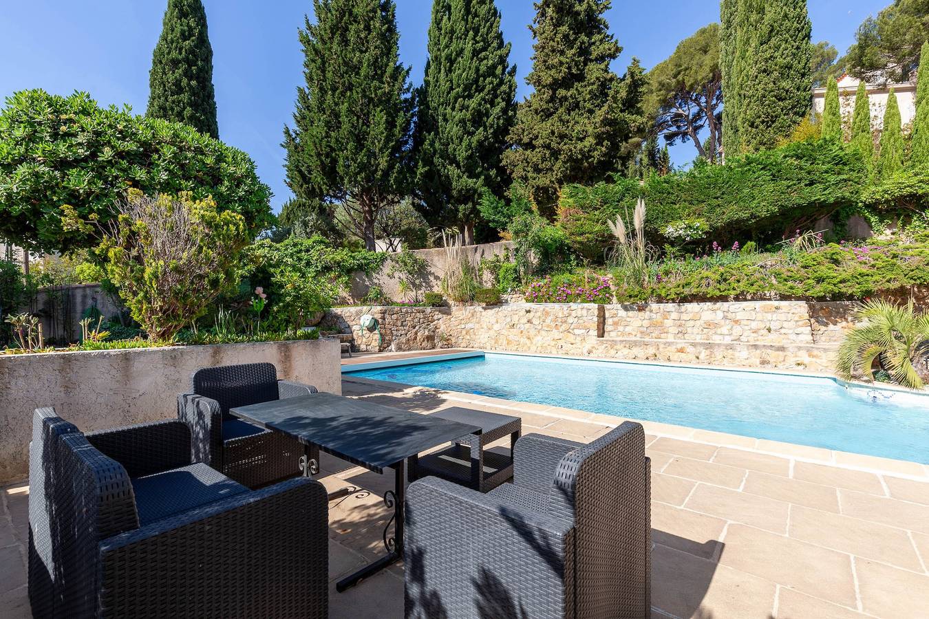 Appartement entier, Appartement 'Fleur De Pampa' avec piscine privée, Wi-Fi et climatisation in Cassis, Parc national des Calanques