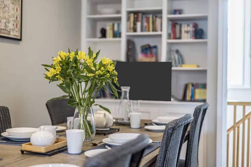 Elegant Central Guildford Home with Castle Views - Pass the Keys in Guildford, Surrey