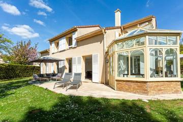 Cottage pour 7 personnes, avec jardin à Louveciennes
