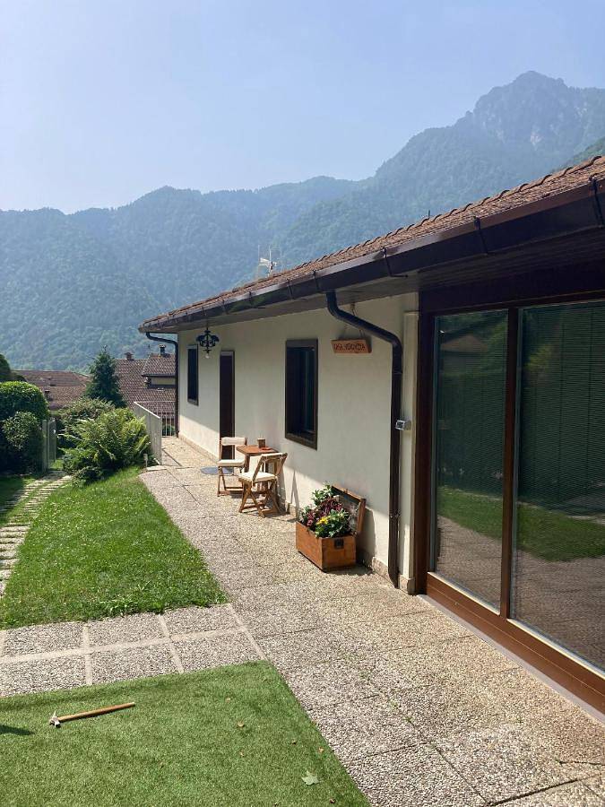 Casa vacanza per 4 persone, con Balcone e Terrazza nonché Giardino e Panorama a Pieve di Ledro