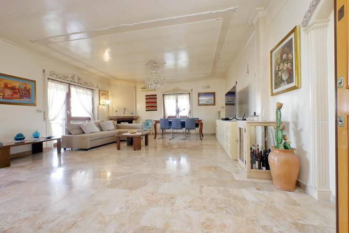 Appartamento per 8 persone, con panorama e terrazza in Fonte Nuova