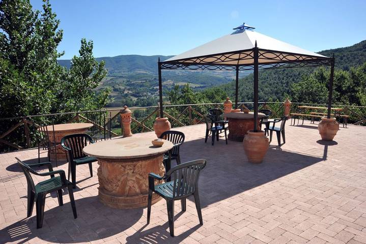 Villa Gaglietole by MMega in Collazzone, Provincia de Perugia
