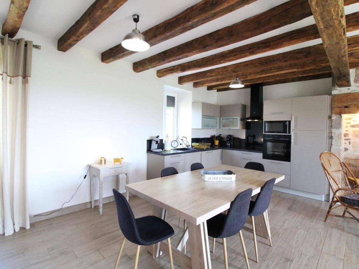 Holiday Home in Pleaux, Région de Mauriac
