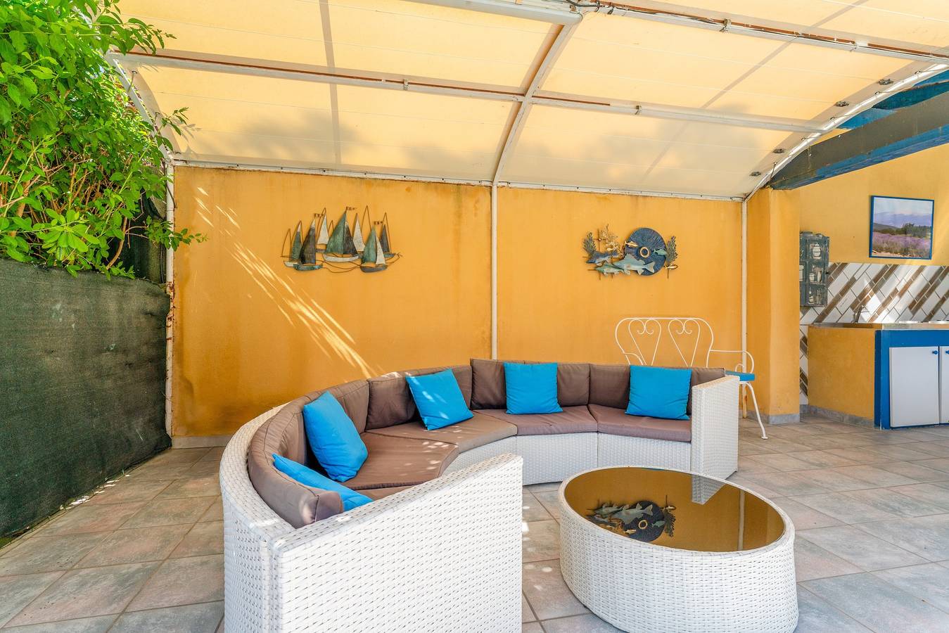 Casa de vacaciones «Le Soleillant Havre de Paix» con piscina compartida, Wi-Fi y aire acondicionado in L'Isle-sur-la-Sorgue, Vaucluse