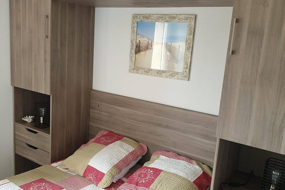 Air-conditioned villa, free Wifi, 500 m from the beach in residence with swimming pool. in Portiragnes Plage, Portiragnes