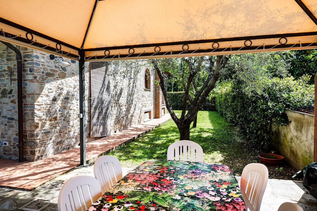 Villa Vittoriano - Surrounded By Nature in Camaiore, Italienische Riviera