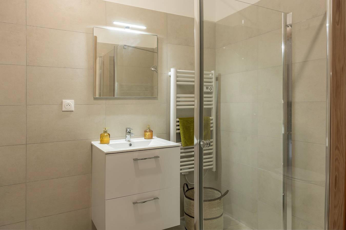 Apartamento entero, Le Cocon d'Orezza - Appart Climatisé avec Balcon in Folelli, Penta-di-Casinca