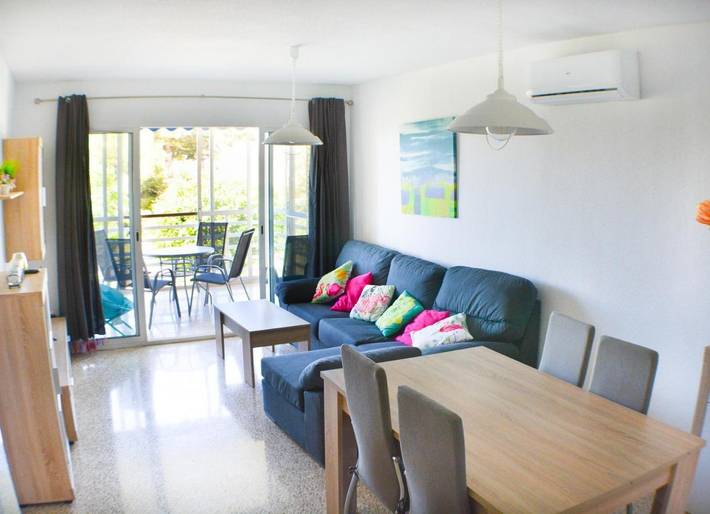 Appartement de vacances pour 4 personnes, avec bassin pour enfant et piscine ainsi que vue et jardin