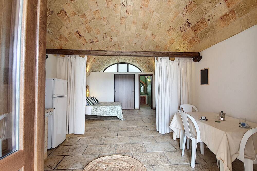 Haus mit 3 Wohnungen & Pool, 250m vom Meer in Torre Vado, Golf von Tarent