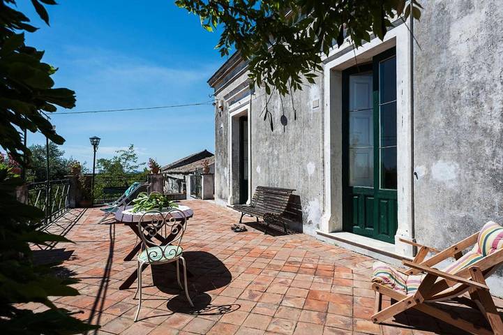 Agriturismo per 12 persone, con giardino e panorama nonché balcone a Riposto