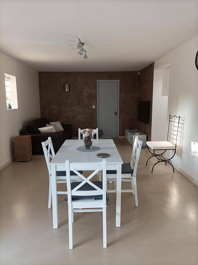Gîte pour 2 personnes, avec terrasse et jardin à Saint-Martin-d'Août