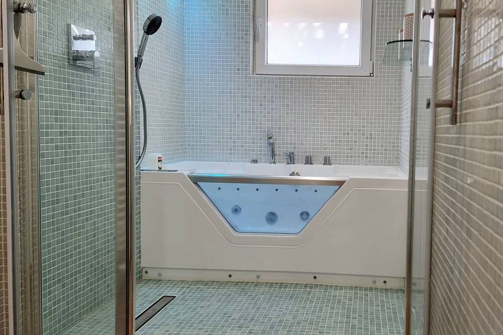 Ganze Wohnung, \"l'hotel A La Maison\": Appartement Independant Dans Maison Saint Cloud in Saint-Cloud, Hauts-de-Seine