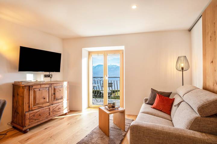 Entire apartment, Brantenhof Design Apartment "Vinea" with Shared Garden, Sauna, Balcony and Wi-Fi in Penon, Kurtatsch an der Weinstraße