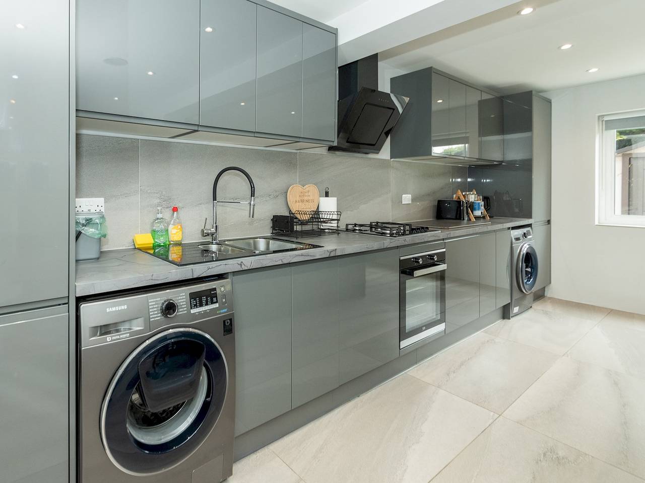 Spacious Home Heated Pool(April-Sep) in Tilehurst - Pass the Keys in Reading, Berkshire