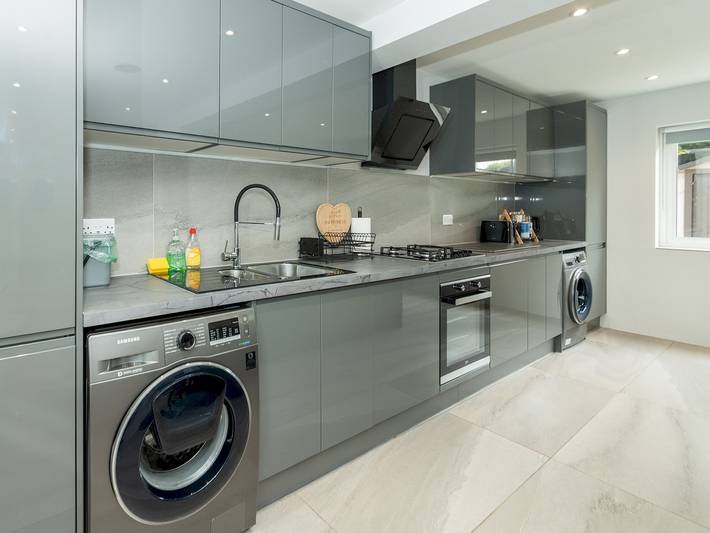 Spacious Home Heated Pool(April-Sep) in Tilehurst - Pass the Keys in Reading, Berkshire