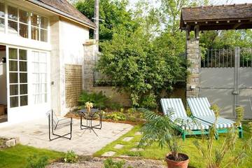Gîte pour 2 personnes, avec jardin et vue dans Recloses