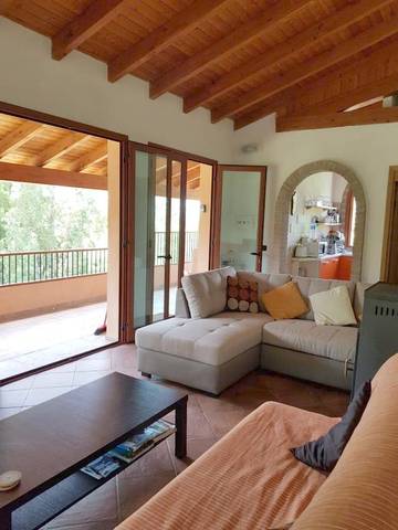 Location de vacances pour 6 personnes, avec vue et jardin, adapté aux familles à Fluminimaggiore