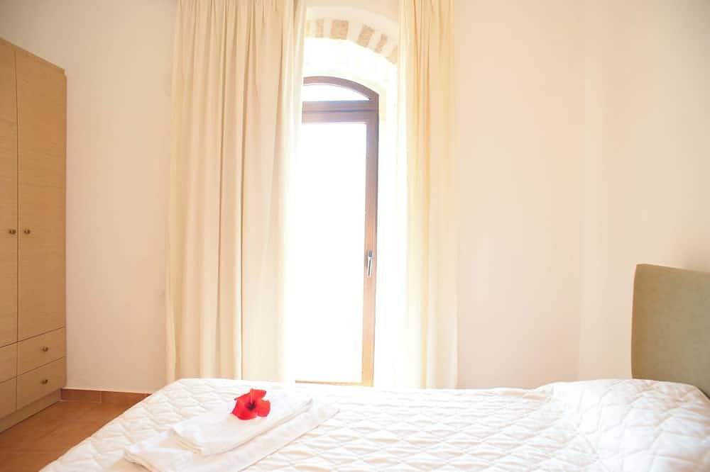 Ganze Wohnung, Ιndependent stone appartment common pool in Paleloni, Vamos