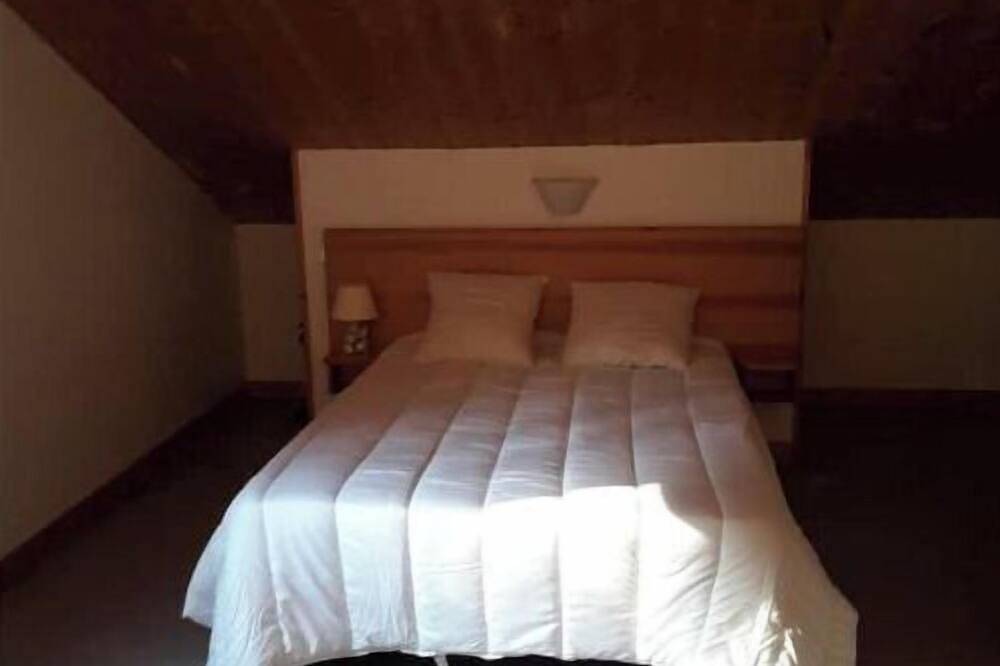 Chalet au bord d'un lac in Nontron, Parc naturel régional Périgord-Limousin