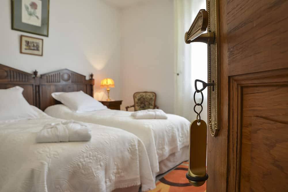 Maison Tranquille Avec vue Imprenable, 5 min du Centre Médiéval, Piscine Privée in Sarlat-la-Canéda, Périgord Noir