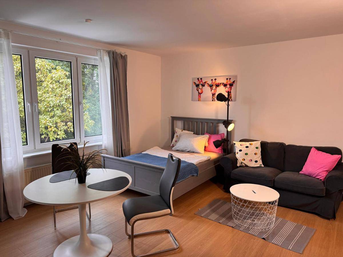 Ganze Wohnung, Fc-Apartmenthaus Falkensee mit großem Garten und Pkw Stellflächen in Falkensee, Havelland