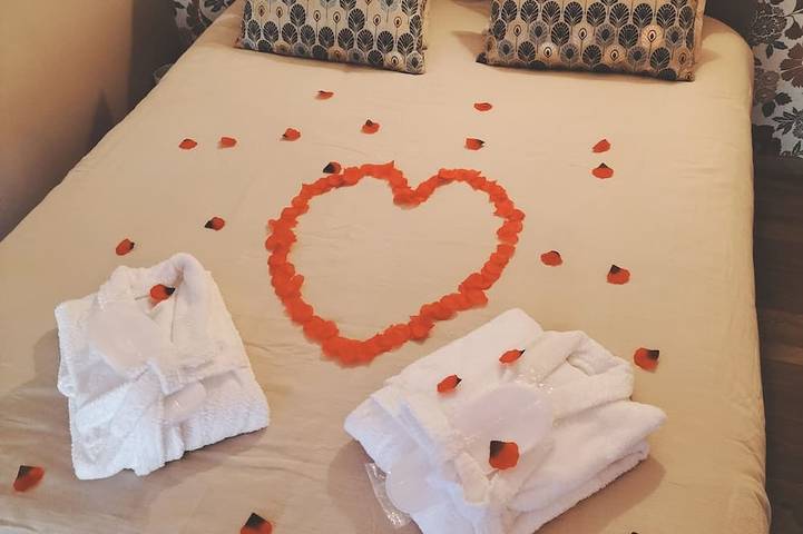 Location de vacances pour 5 personnes, avec balcon ainsi que jardin et jacuzzi dans Saint-Bonnet-de-Condat