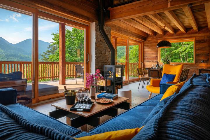 Chalet pour 9 personnes, avec jardin et jacuzzi, adapté aux familles dans Parc naturel régional de la Chartreuse - 2