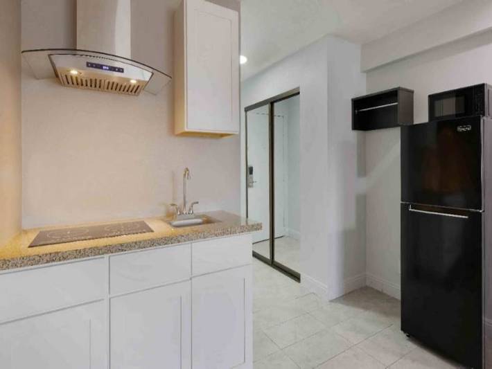 Apartamento entero, 1 cama king size | Suite, Nsmk, jacuzzi, cocina, Sb in Los Angeles County