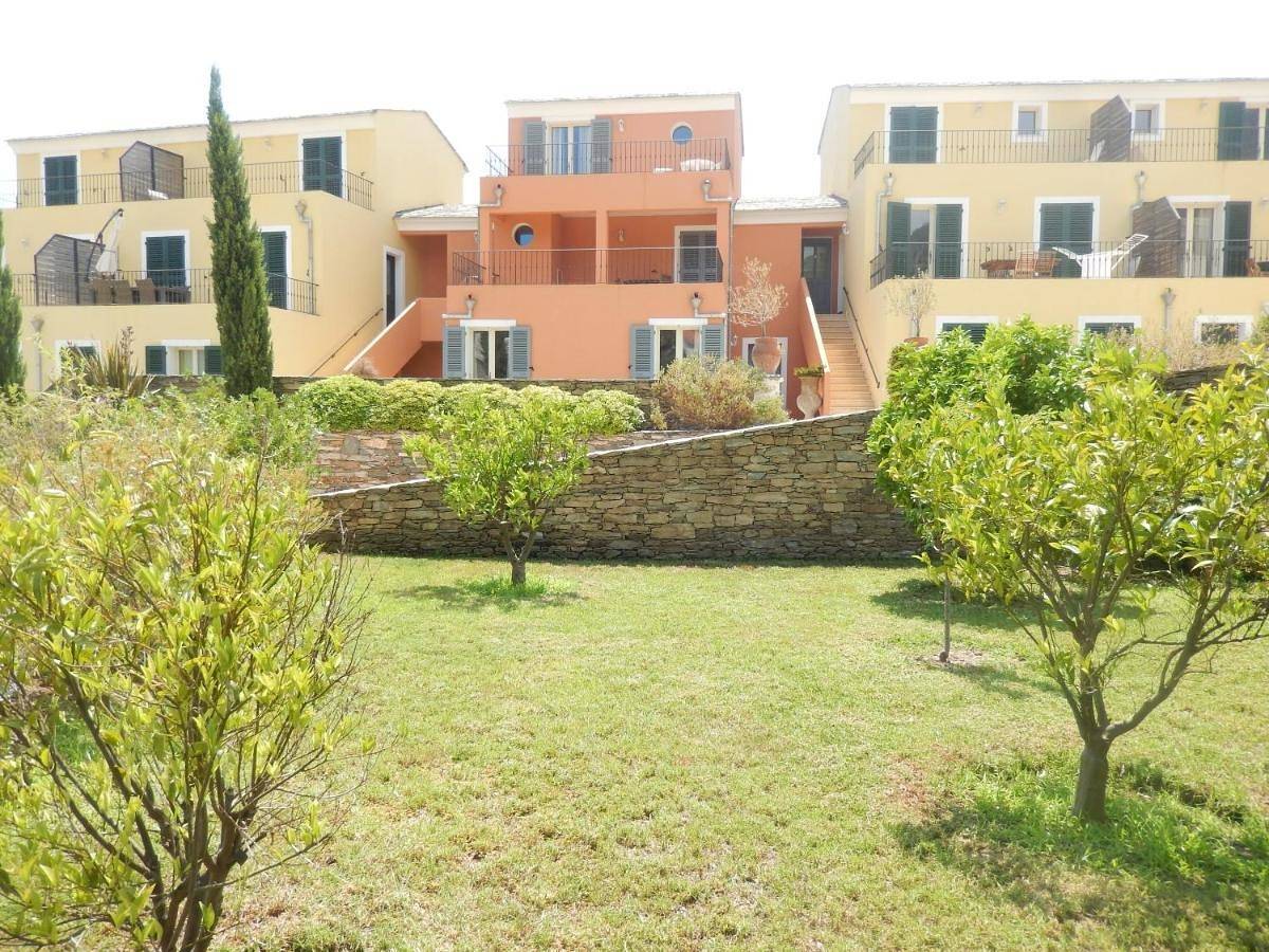 Apartment with Garden View in Erbalunga, Brando