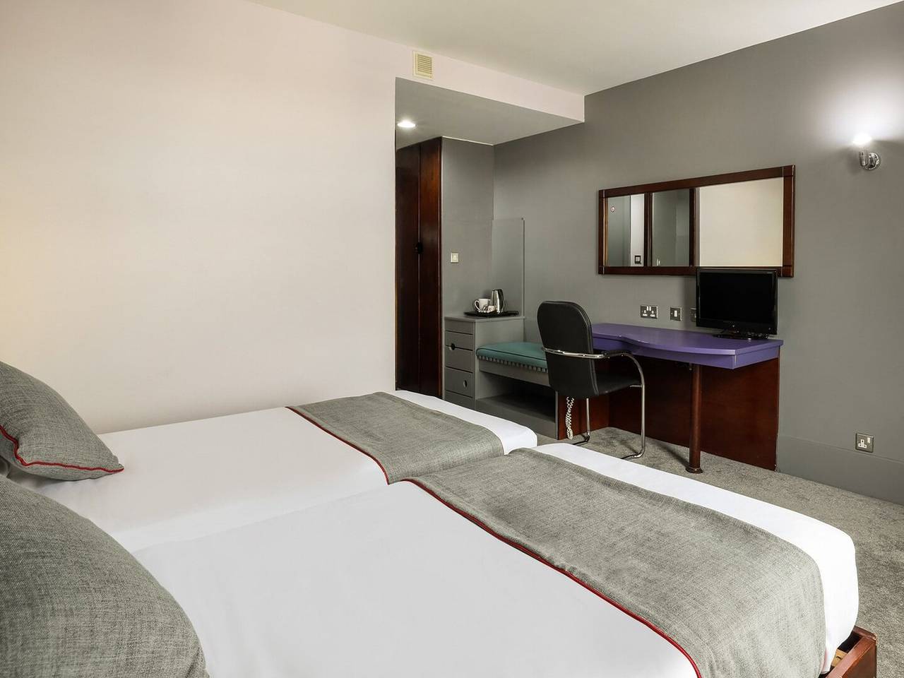 Entire apartment, Standard Twin Room in Sheffield, South Yorkshire
