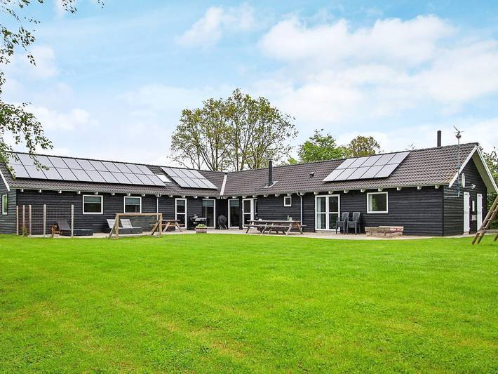 Ferienhaus für 18 Personen, mit Pool und Sauna in Ahl Strand