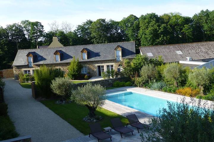 Location de vacances pour 13 personnes, avec terrasse et jardin à Lézardrieux