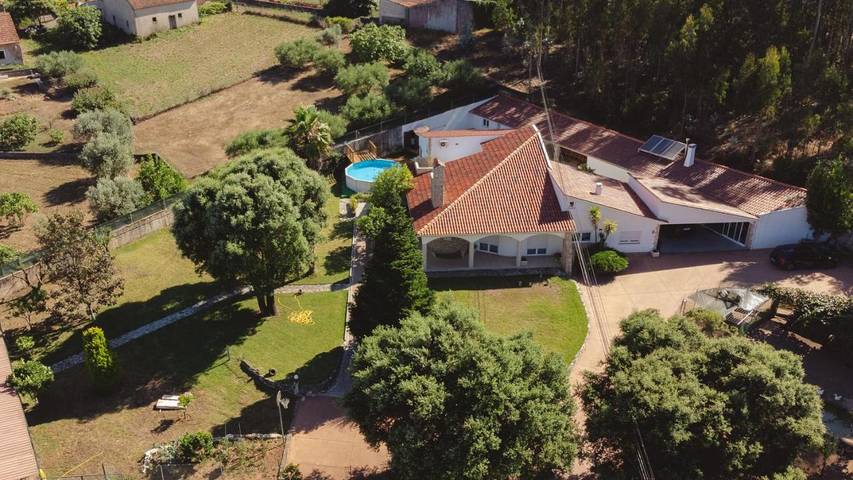 Casa rural para 10 personas, con Balcón y Terraza además de Jardín y Piscina en Batalha