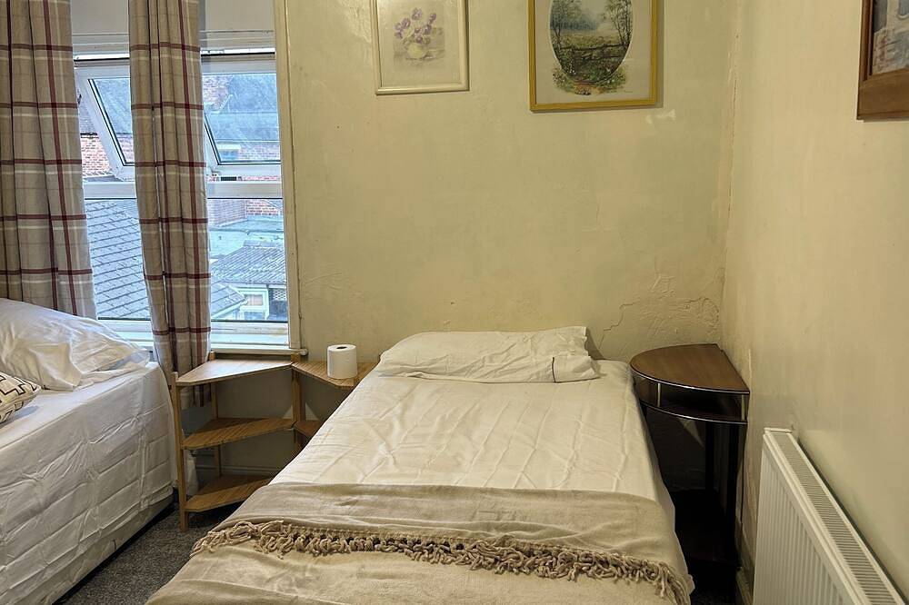 Stoke Staycation Gujjar House in Stoke-on-Trent, Midlands