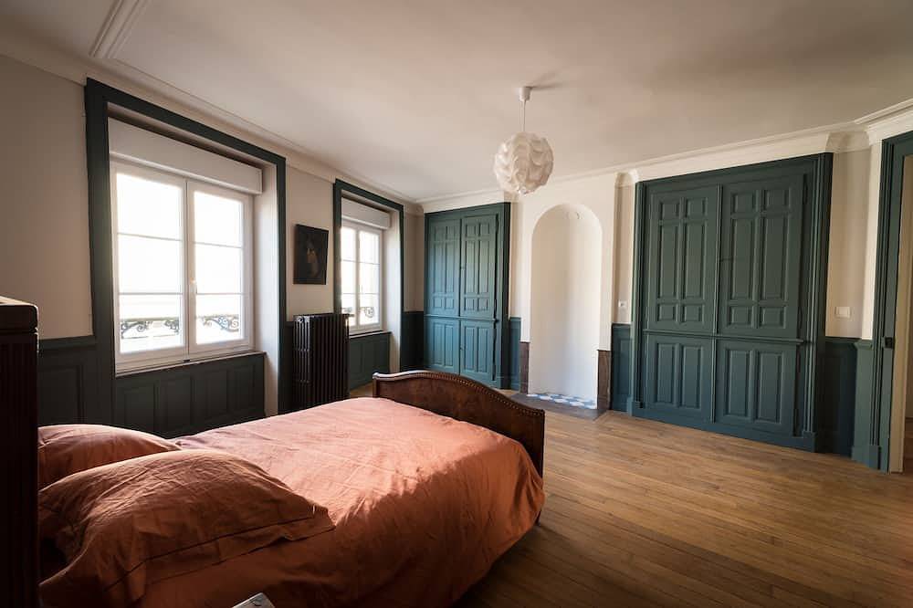 Appartement entier, Spacieux appartement de caractère au centre de Mirecourt in Mirecourt, Neufchâteau