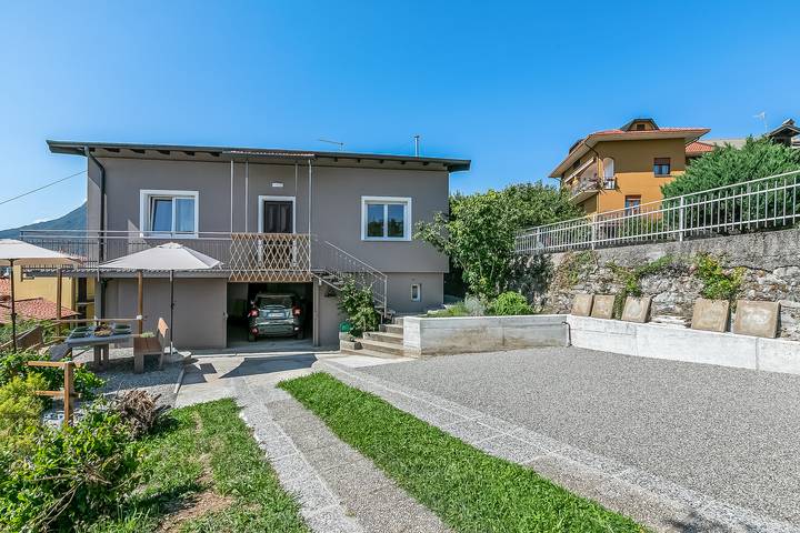 Villa per 6 persone, con balcone, adatto a famiglie con bambini in Lombardia