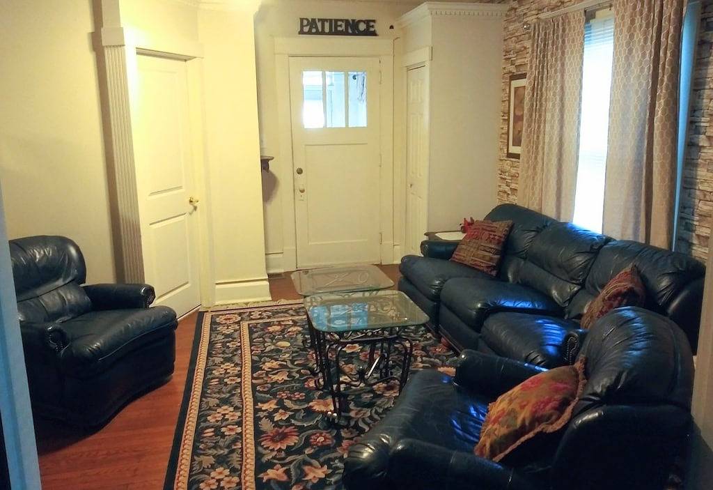 Ganze Wohnung, Cityplex West #1, 2 bedrm two bath, 1st floor in New Albany, Indiana