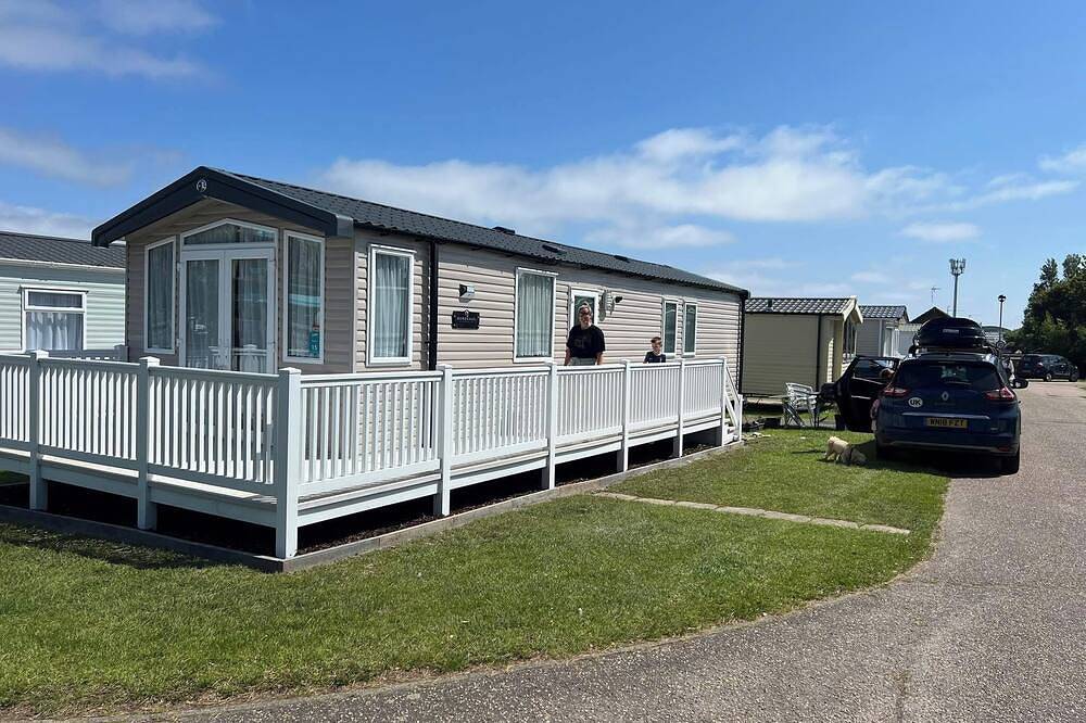 3 Bed Static caravan 12ftx38ft nr. beach & pool. New adventure land wrap decking in Caister-on-Sea, Great Yarmouth