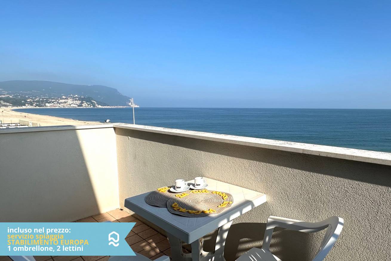 Entire apartment, Rs323 - Marcelli, two-room apartment facing the sea with beach included in Marcelli, Riviera del Conero