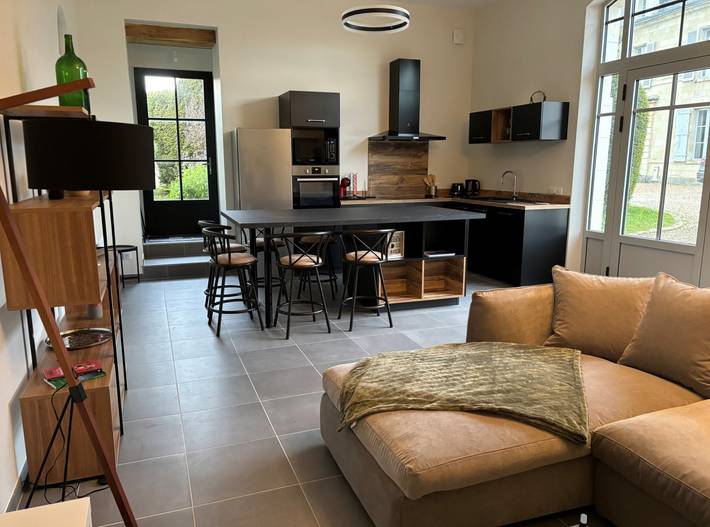 Gîte pour 6 personnes, avec jacuzzi ainsi que piscine et terrasse à Le Coudray-Macouard