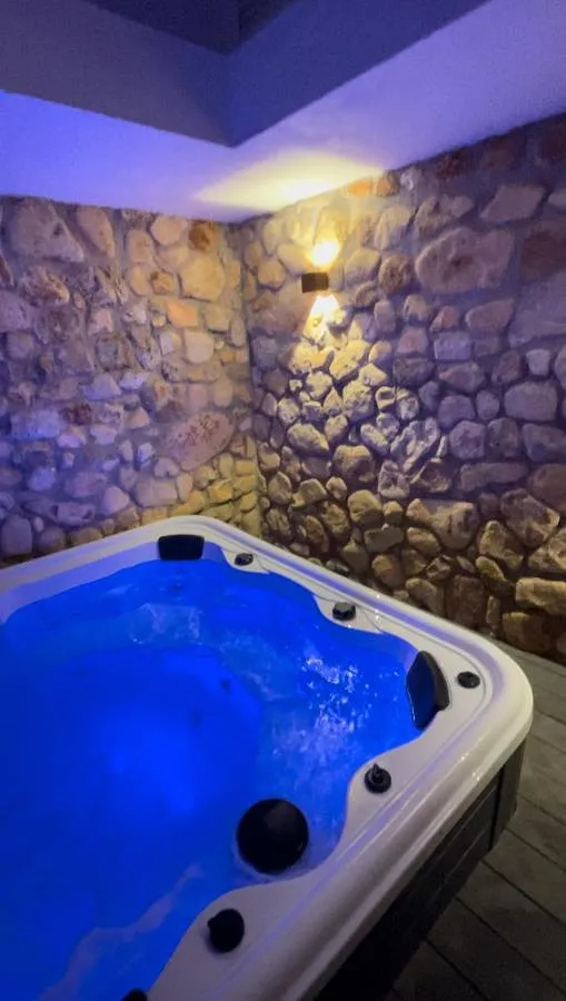 Ferienhaus für 8 Personen, mit Whirlpool und Terrasse - 1