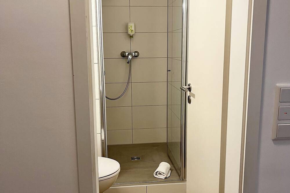 Ganze Wohnung, Möbliertes Studioapartment mit Balkon im Stadtteil Hannover-Mittelfeld in Döhren-Wülfel, Hannover