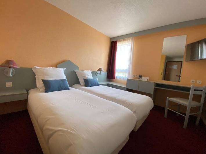 Hôtel pour 4 personnes, avec terrasse à Avermes - 4