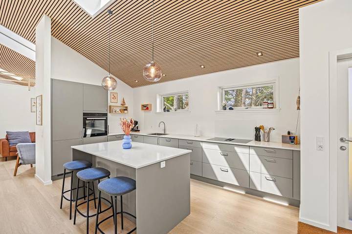 Modern holiday home for 10 people with pool and outdoor sauna in Blavand, Región de Varde