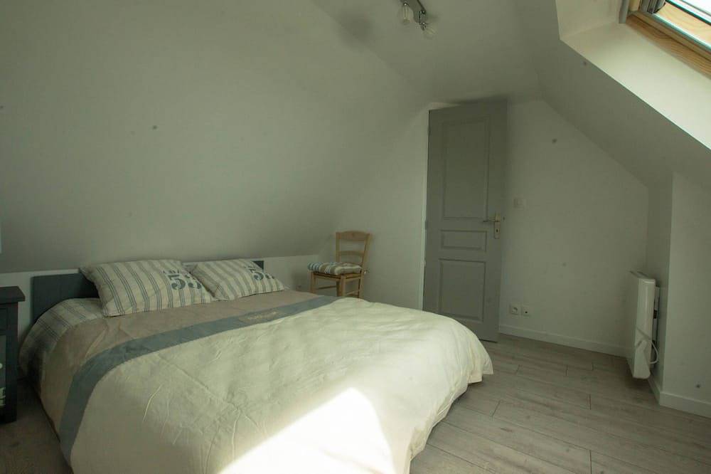 Meerblick, Steinhaus zwischen Crozon Camaret, Wifi, geschlossener, heller Garten in Crozon, Iroise