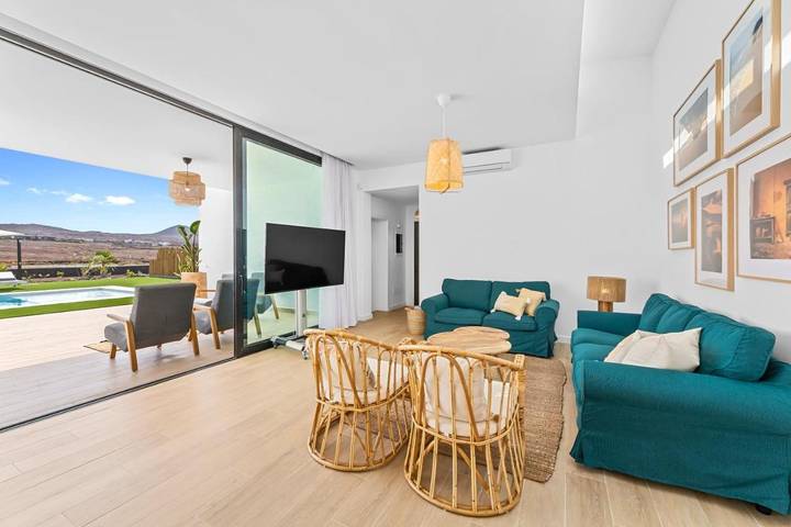 Location de vacances pour 6 personnes, avec jardin et piscine ainsi que vue et terrasse à Villaverde - 4