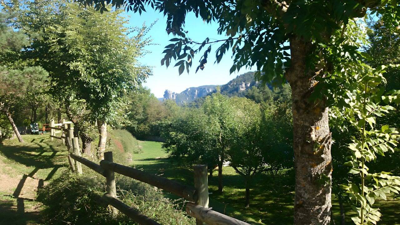 Les Busserolles - Chambre Bleue in Peyreleau, Parc naturel régional des Grands Causses