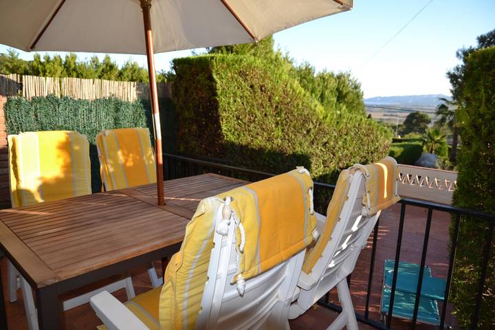 Casa rural para 4 personas, con terraza y vistas además de piscina y jardín, Se admiten mascotas en Baix Empordà - 3